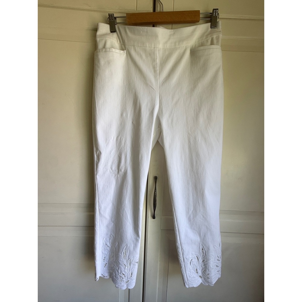 Chicos 1 So Slimming Brigitte Embroidered Scallop Crop Pants White Alabaster New